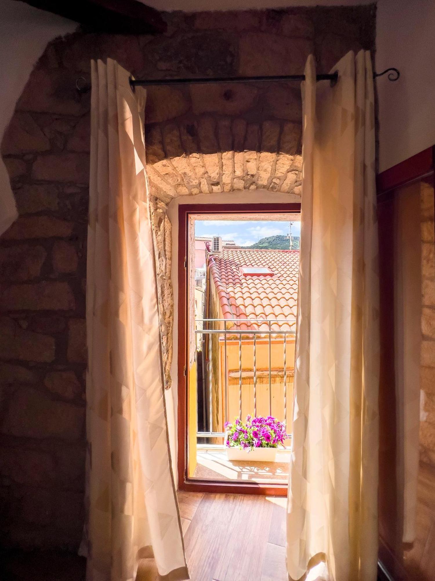 La Torre Del Pozzo Guest House Bosa Extérieur photo