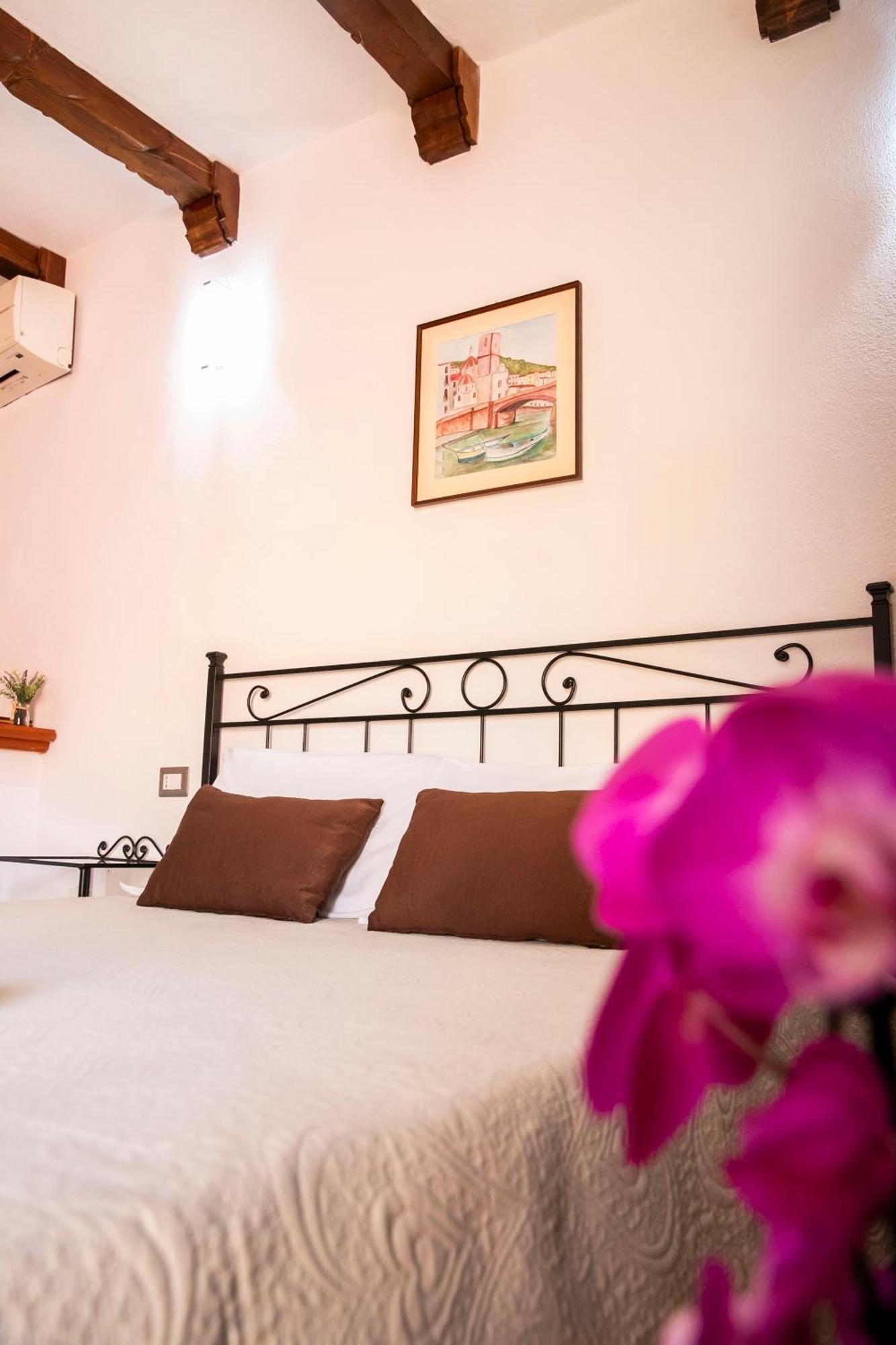 La Torre Del Pozzo Guest House Bosa Extérieur photo