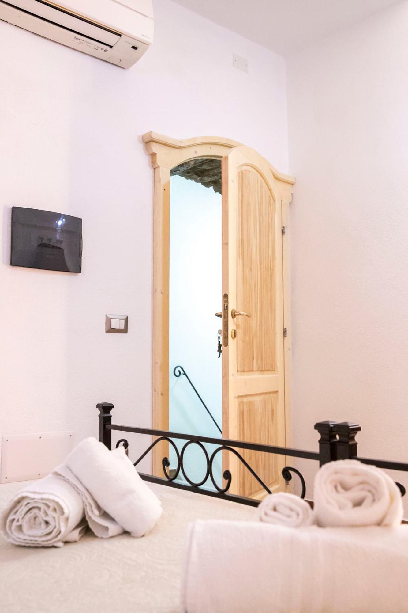 La Torre Del Pozzo Guest House Bosa Extérieur photo